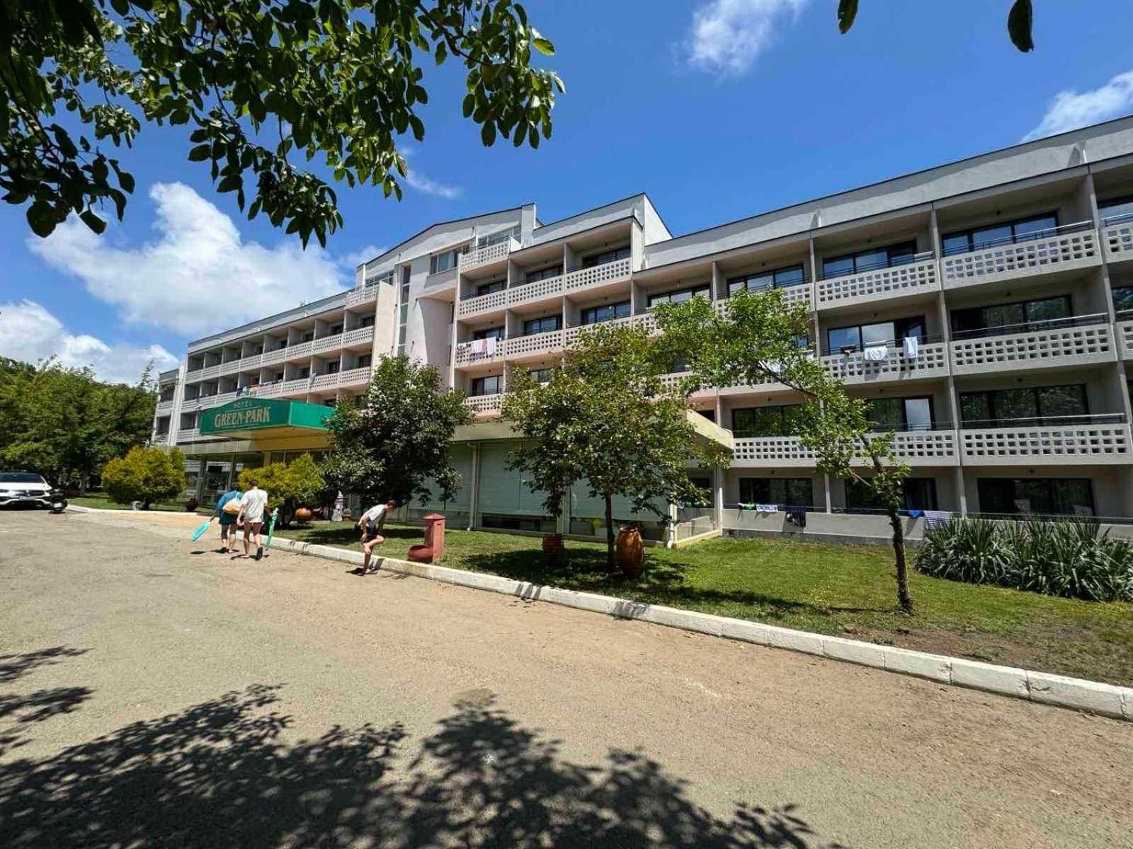 Hotel Green Park Kiten  Bagian luar foto